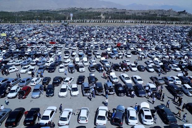 پیش بینی کاهش قیمت خودرو با ادامه پیش فروش ها/ عطش بازار با خودروهای ثبت نامی فروکش می کند
